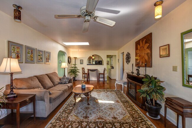 Foto del edificio - Fully furnished short term or long term re...