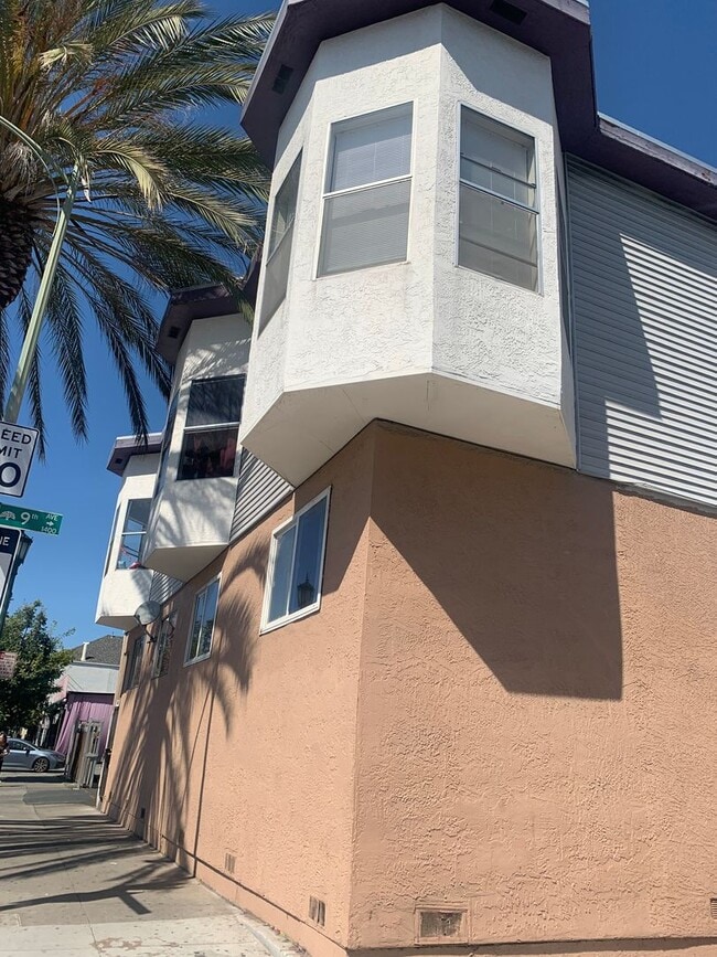 Building Photo - 1405 9th Ave