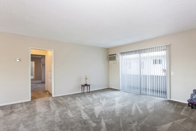 Building Photo - 634 W Sierra Madre Blvd