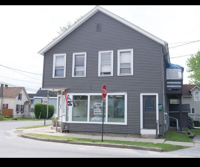 Building Photo - 86 River St