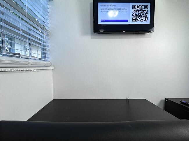 Foto del edificio - 2469 SW 15th St