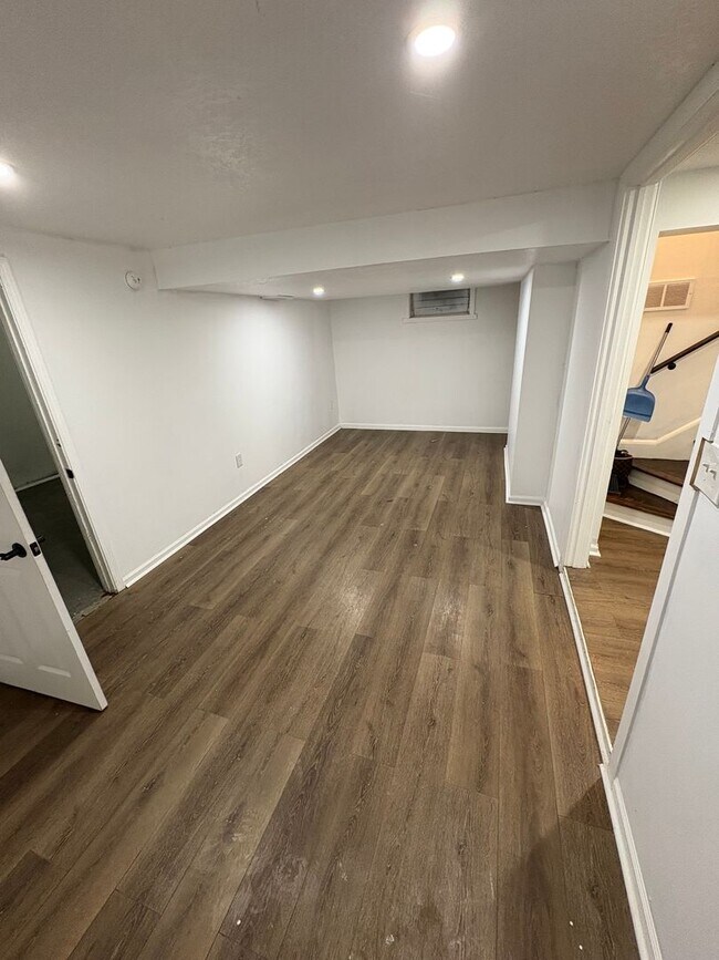 Foto del edificio - 3 Bed / 2.5 Bath Home on a Corner Lot – Bright, Updated, and Move-In Ready