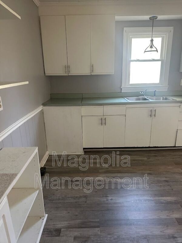 Building Photo - 116 Norwood St