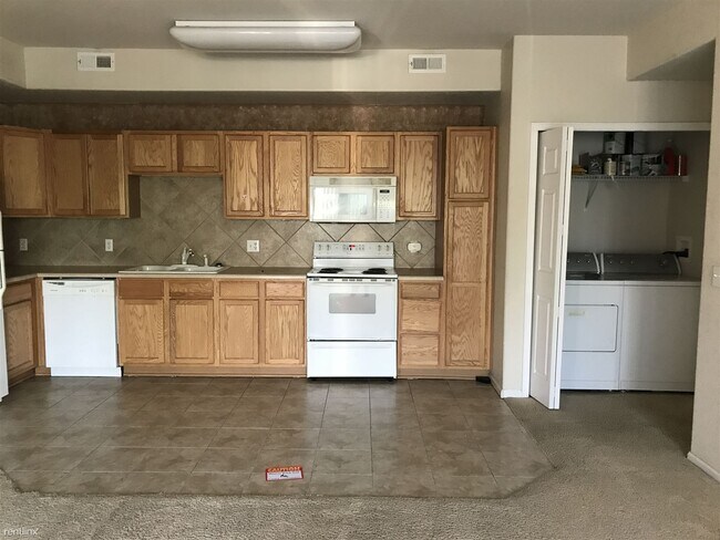 Building Photo - 2 br, 2 bath Condo - 22920 E Roxbury Dr