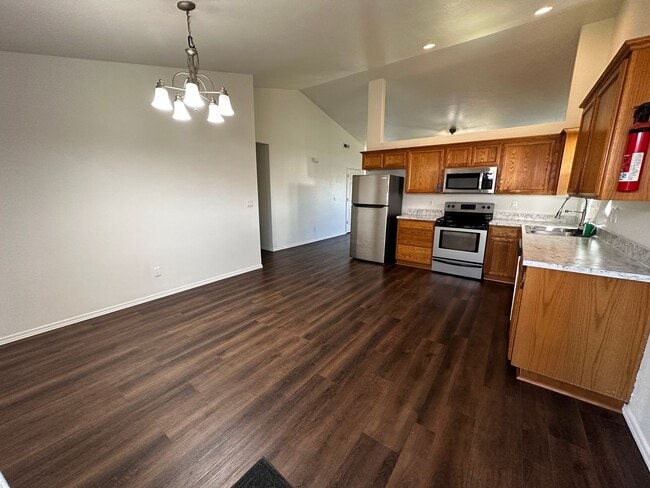 Building Photo - 3 Bedroom 2 Bath Single Family House