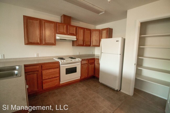 Building Photo - 1325-1423 N Teddy Pl