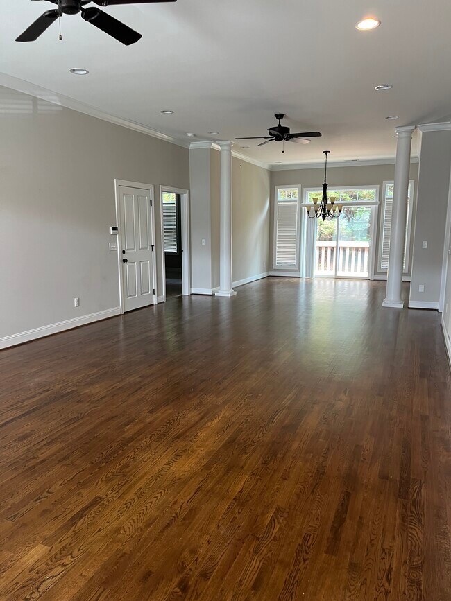 Foto del edificio - 511 Bowerwood Cir
