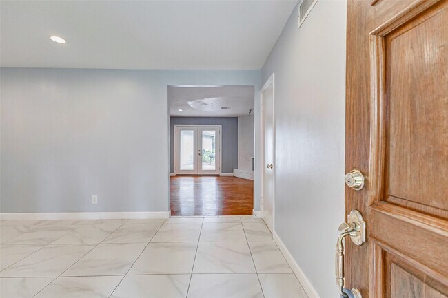 Building Photo - 10062 Haddington Dr