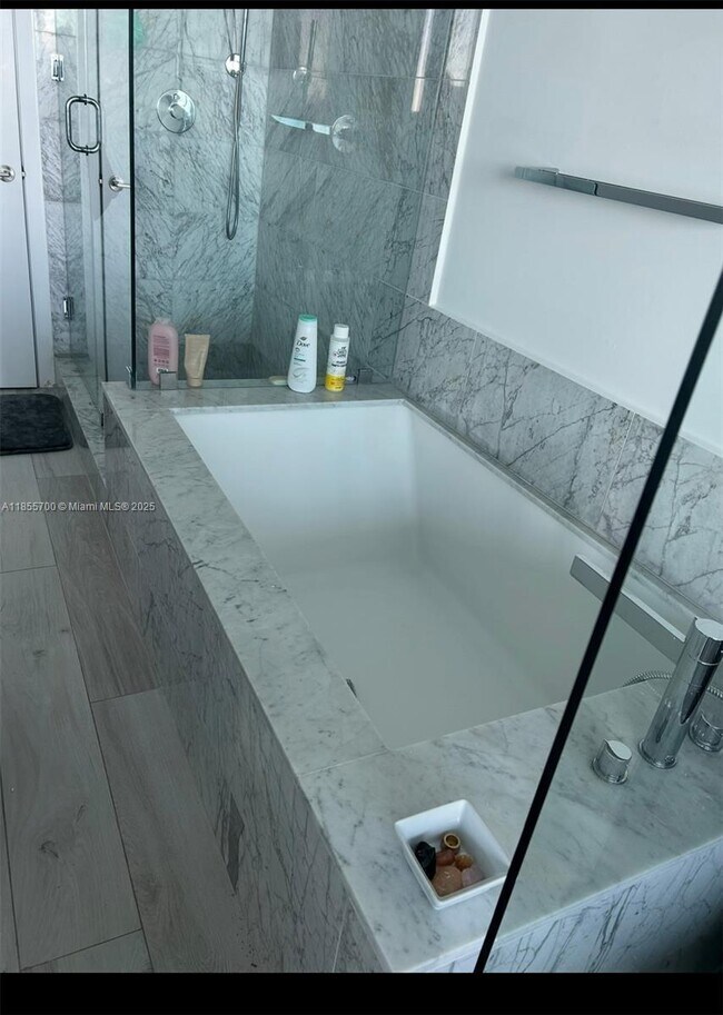 Foto del edificio - 480 NE 31st St