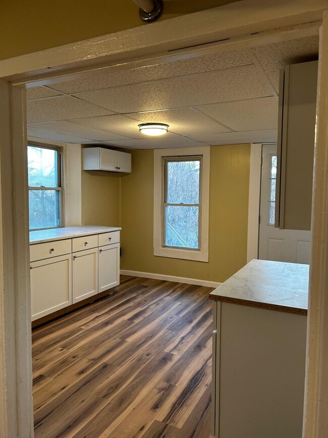 Building Photo - 92 Farview St