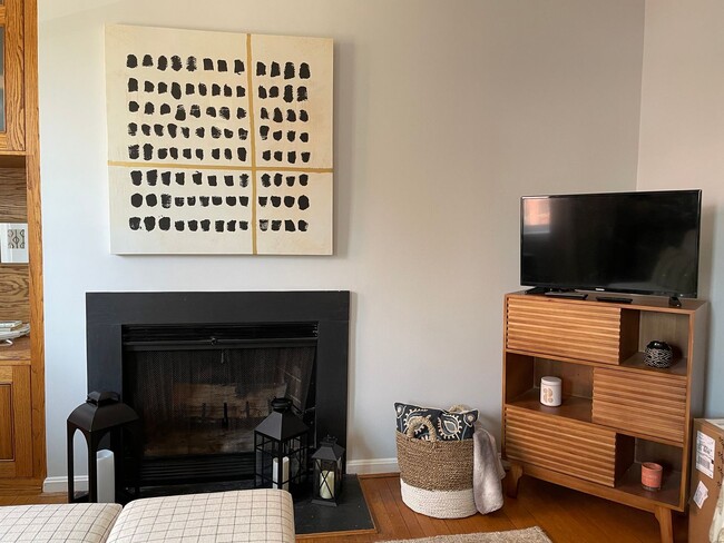 Building Photo - Beautiful Dupont 1Br w/ Historic Charm, 97 Walkscore!