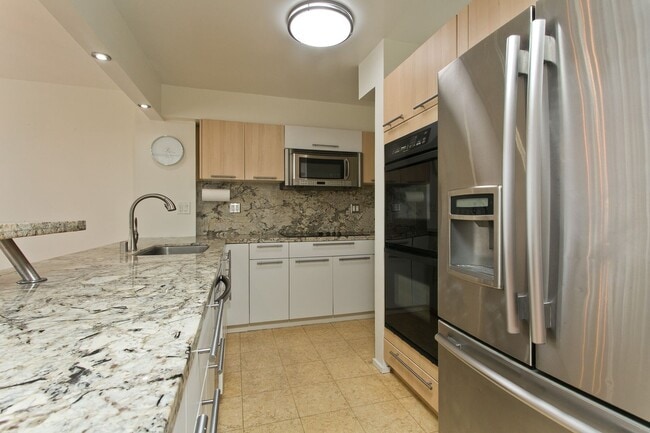 Foto del edificio - Available NOW ! 2/2/2 in town! Beautiful a...