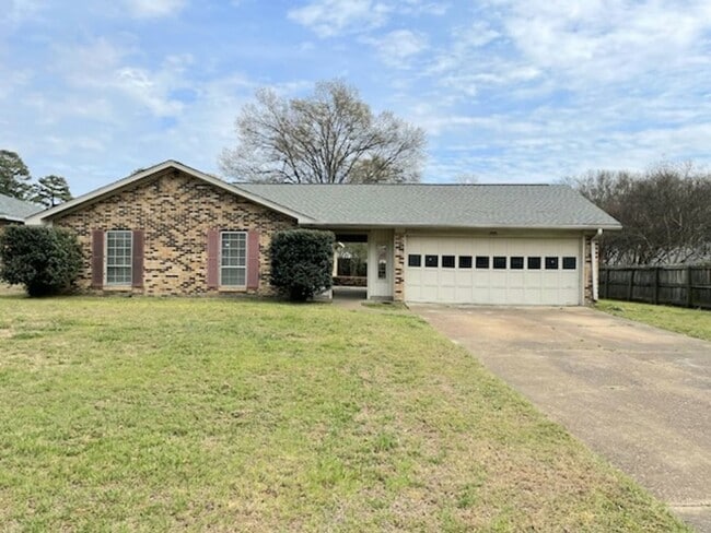 CARRIAGE HILLS SUBDIVISION, GREAT LOCATION! - CARRIAGE HILLS SUBDIVISION, GREAT LOCATION! House