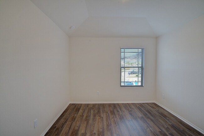 Building Photo - 14636 Wheeler Dr