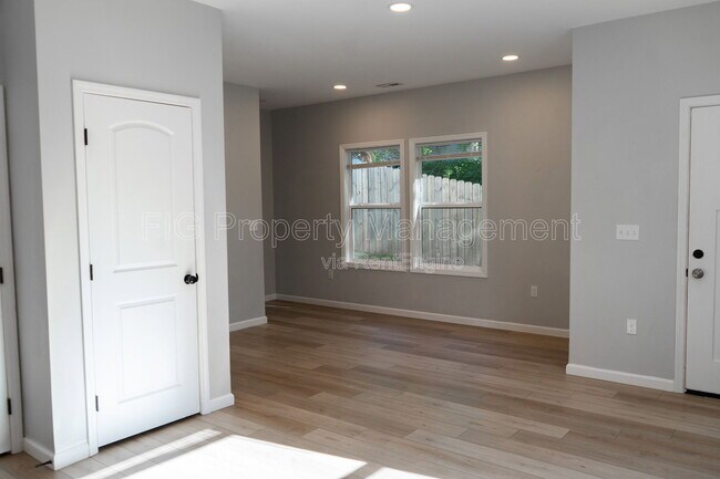 Foto del edificio - 3225 Bikers Path Wy