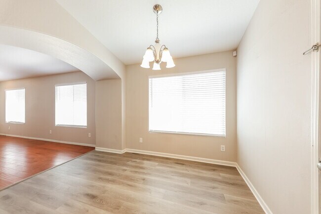 Foto del edificio - 8335 W Columbine Dr