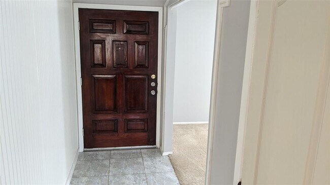 Building Photo - 1007 Reseda Dr