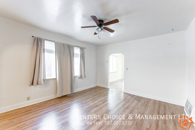 Building Photo - Cute Little House in Cardston for Professi...