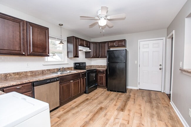 Foto del edificio - 9275 Hickory St