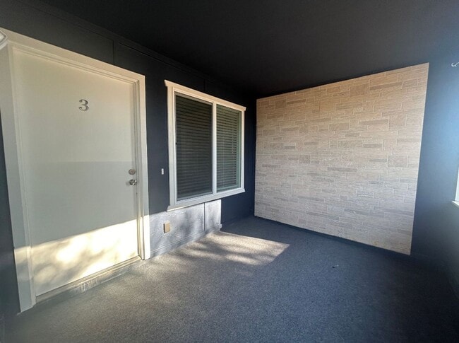 Building Photo - Remodeled 2 bedroom near Downtown Chandler