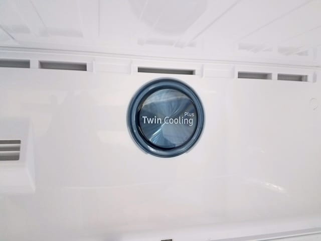 Building Photo - 3 Bedroom 2 Full Bath TownHouse with 2 car tandem  Parking for Rent