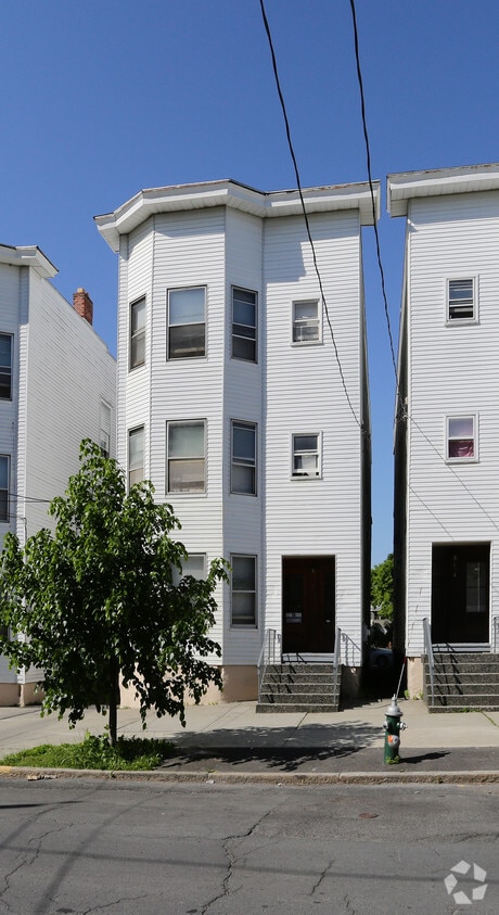 Building Photo - 692 State St