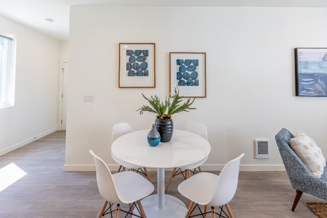 Building Photo - 3445 SE Gladstone St