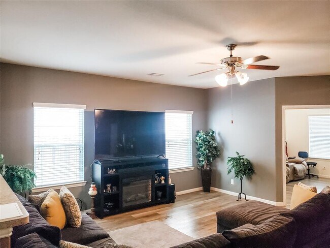 Building Photo - 6103 Coleus St