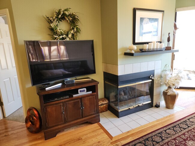 Foto del edificio - 966 E Riverpark Ln