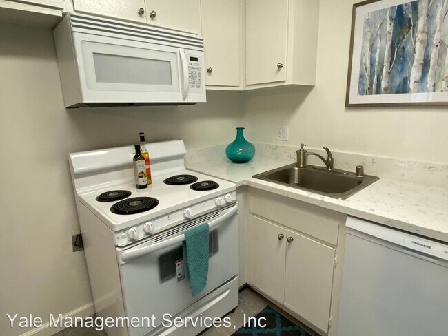 Foto del edificio - 10557 Lindley Ave