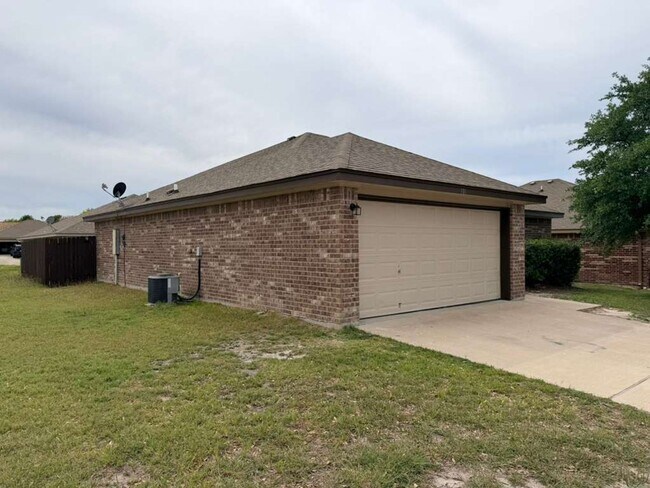 Foto del edificio - Beautiful 3BD Home on Corner Lot with Fenced Yard & 2-Car Garage in Sonterra