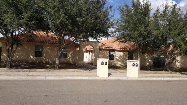 Front View - 2512 Redbud Ave
