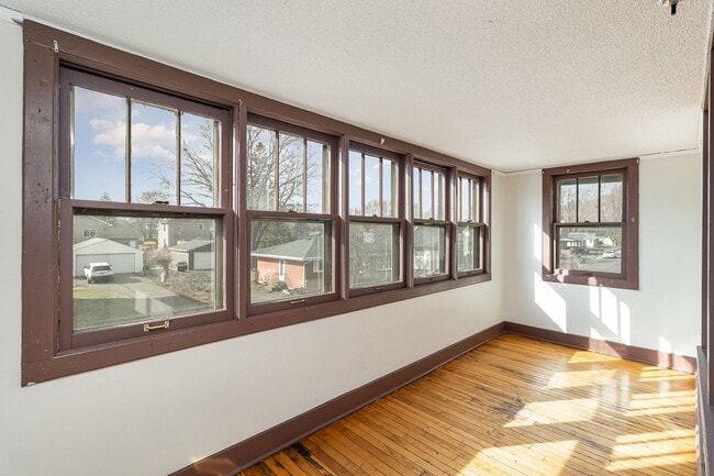 Building Photo - 447 Banfil St