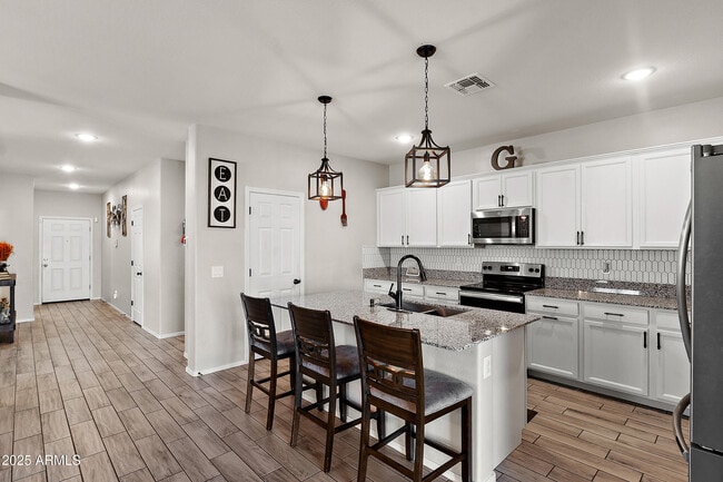 Building Photo - 242 Pacific Dr