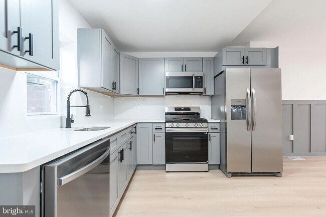 Building Photo - 2133 Latona St