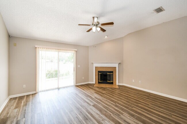 Foto del edificio - 1747 Northglen Cir