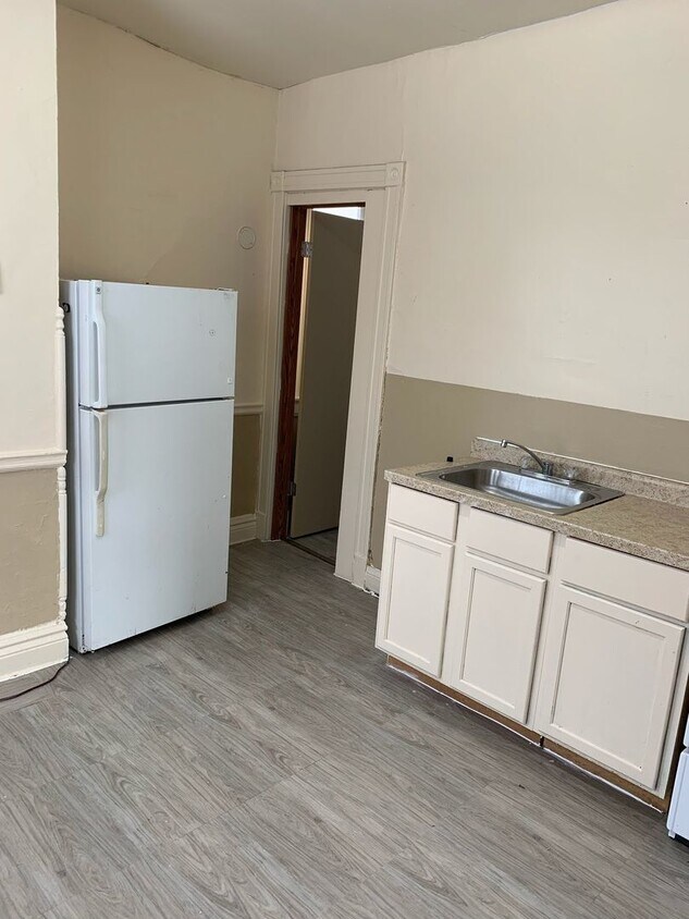 811 S 32nd St Unit 813B, Milwaukee, WI 53215 Room for Rent in