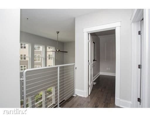 Building Photo - 3 br, 2 bath  - 233 Pleasant St