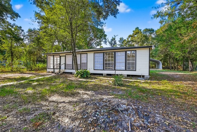 Foto del edificio - 16643 Lake Cir