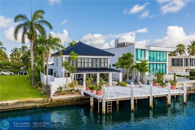 Building Photo - 234 Plaza Las Olas