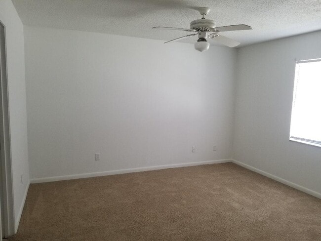 Building Photo - Two-Bedroom Home with Bonus Room in Winter Haven