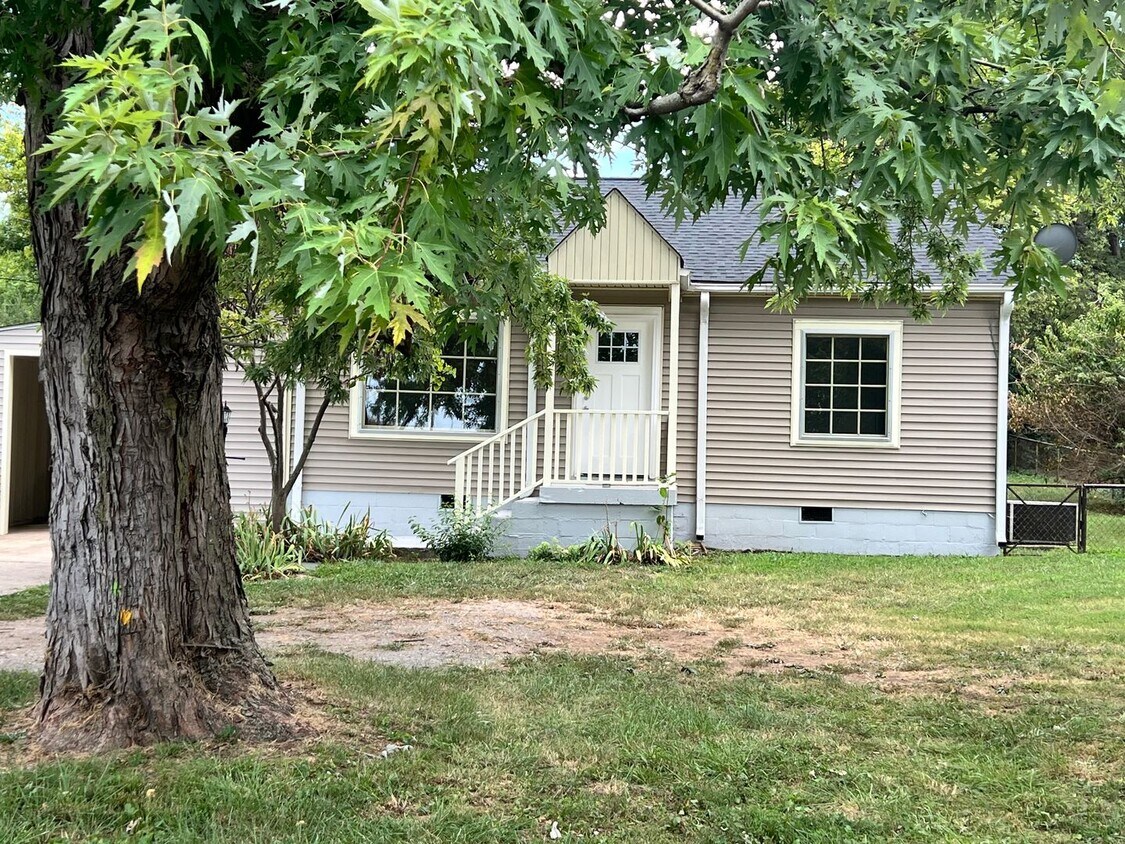 Foto principal - Cozy 2 Bedroom/ 1 Bath Cottage in West Nas...