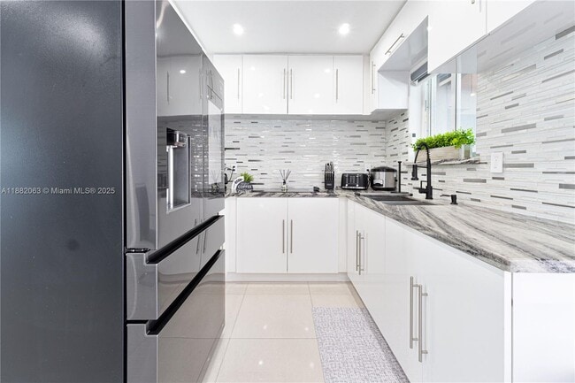 Foto del edificio - 8031 NW 175th St