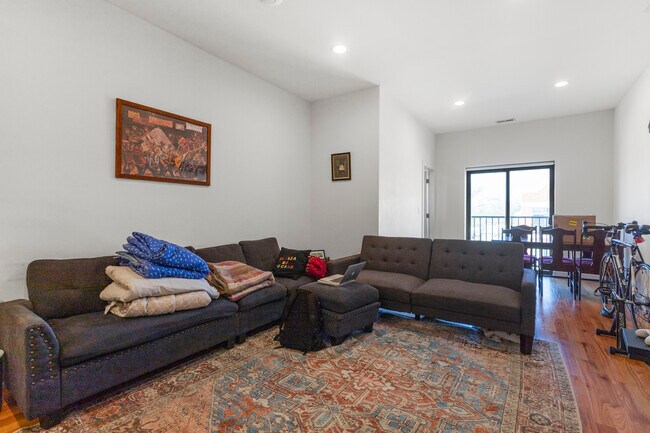 Foto del edificio - 1636 N Western Ave