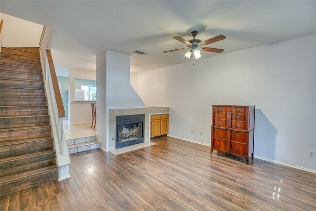 Building Photo - 1411 Gracy Farms Ln