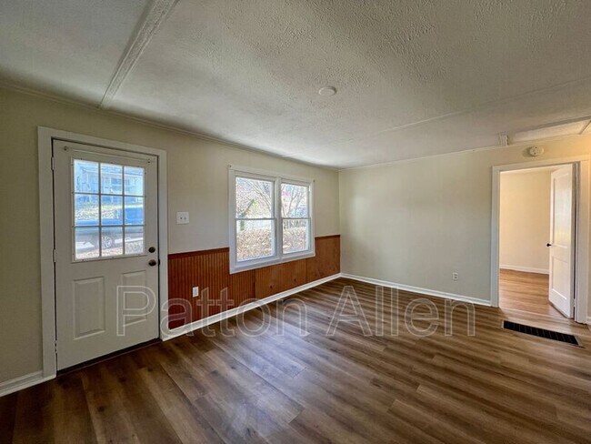 Building Photo - 53 Riverview Dr