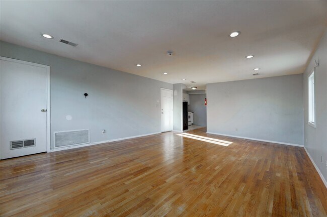 Building Photo - 5216 Liberty Ave