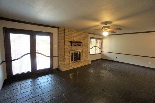 Foto del edificio - Charming Updated Two-Story Home in Gated C...