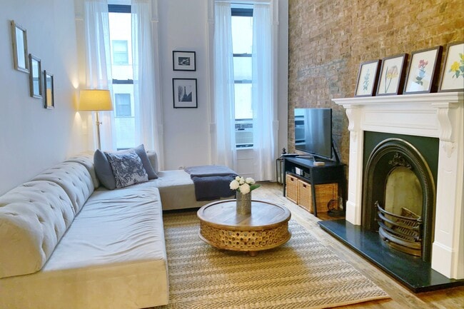 Photo - 134 W 71st St Apartment