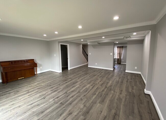 Building Photo - 6338 Fenestra Ct